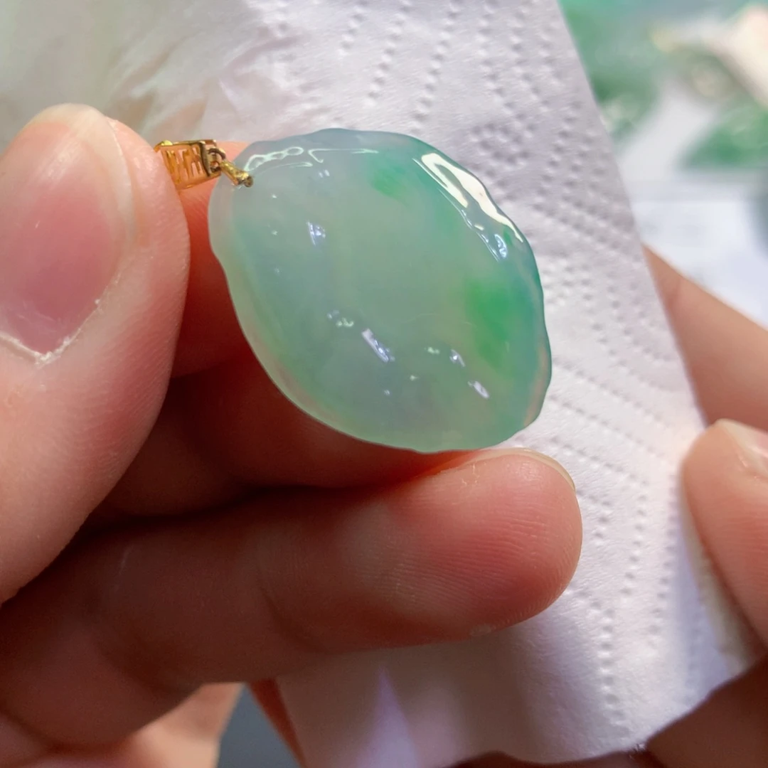 【闪购商品】翡翠吊坠(不含链)未镶嵌