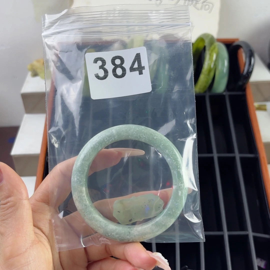 蛇纹石玉未镶嵌手镯哼***唧