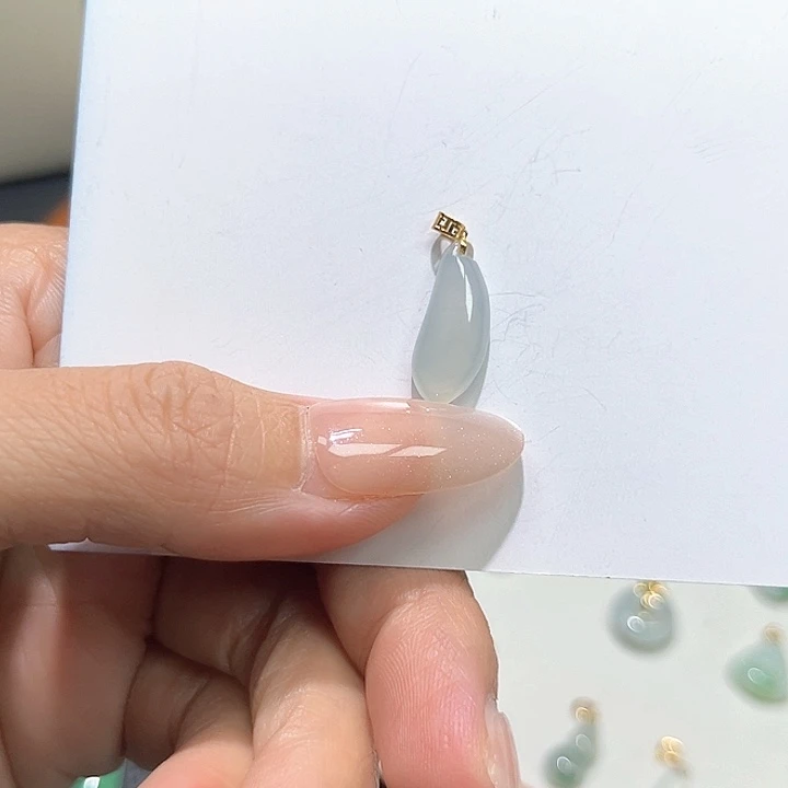 颈饰18K金镶嵌翡翠