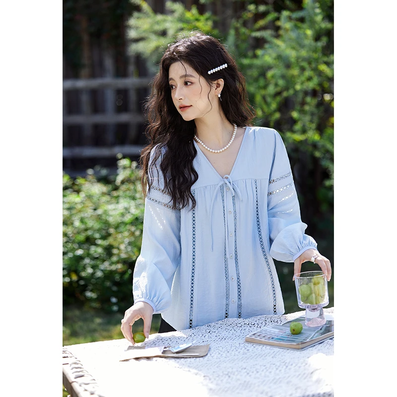 【年中大促】谜秀新品法式甜美宽松蓝色衬衫设计小众v领镂空娃娃衫