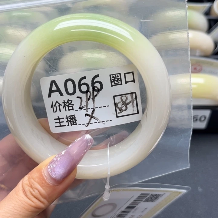 听***雨石英岩玉手镯未镶嵌