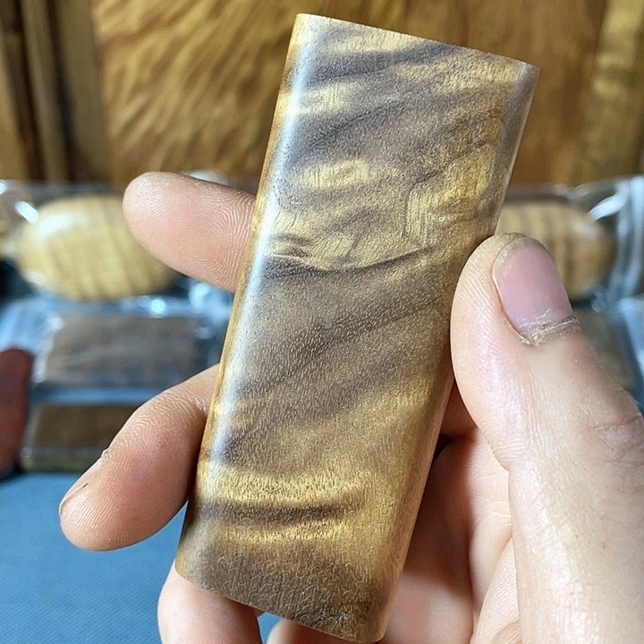 【闪购商品】用****2金丝楠木无事牌手把件