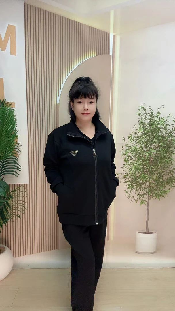 830单上衣常规款中老年女装连帽潮流外套女装气质长袖百搭女士