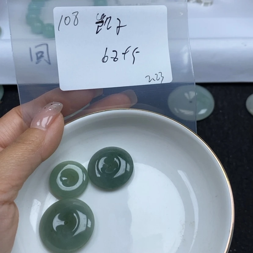 【闪购商品】翡翠颈饰未镶嵌凯**子