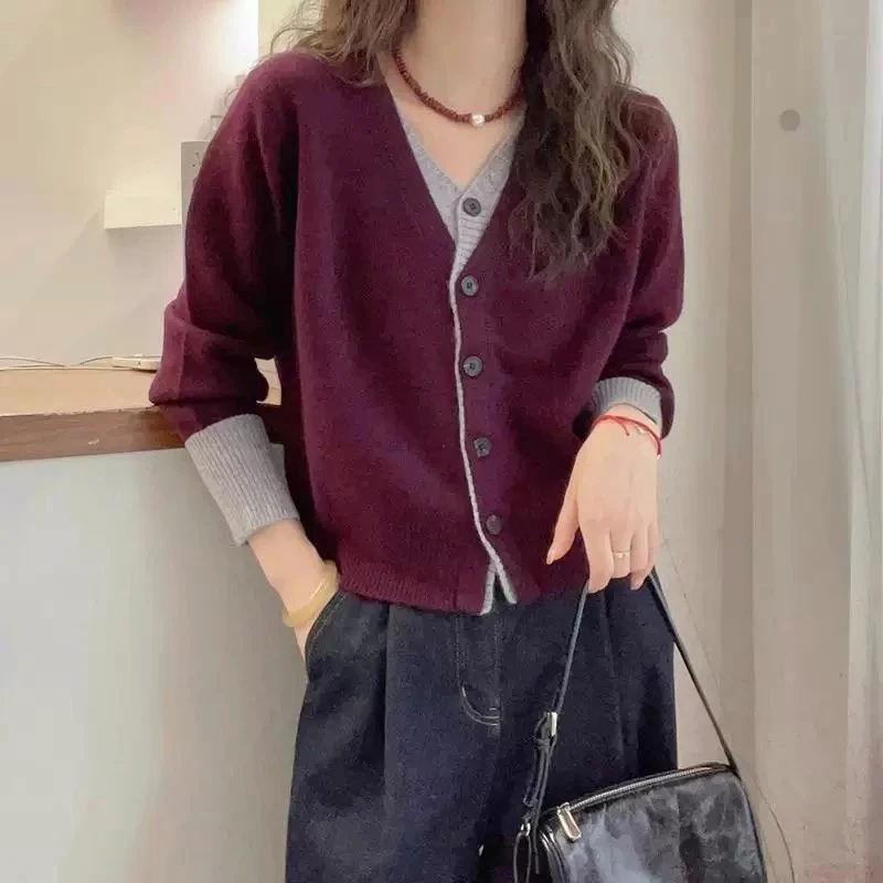 假两件设计感慵懒风针织衫女V领撞色拼接秋冬新款显瘦休闲毛衣