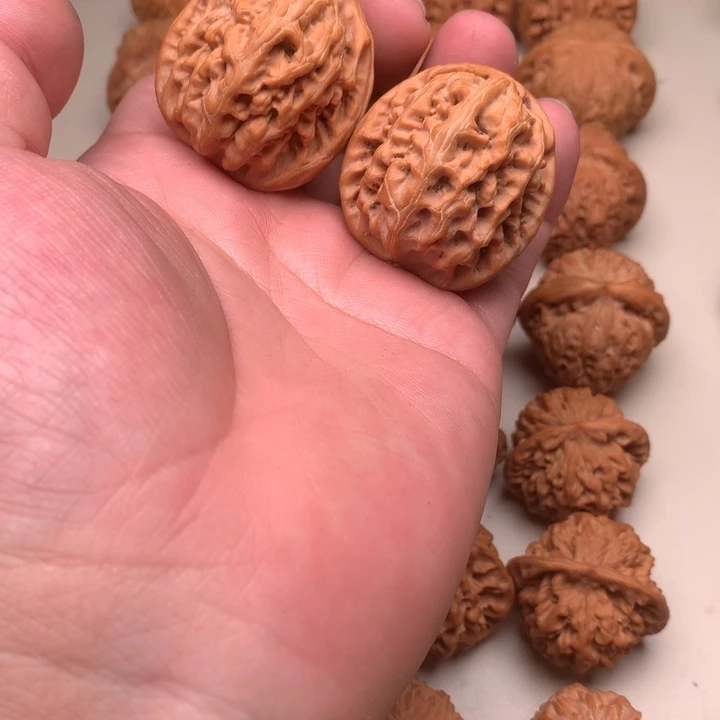 文玩核桃吊坠红锦鲤42