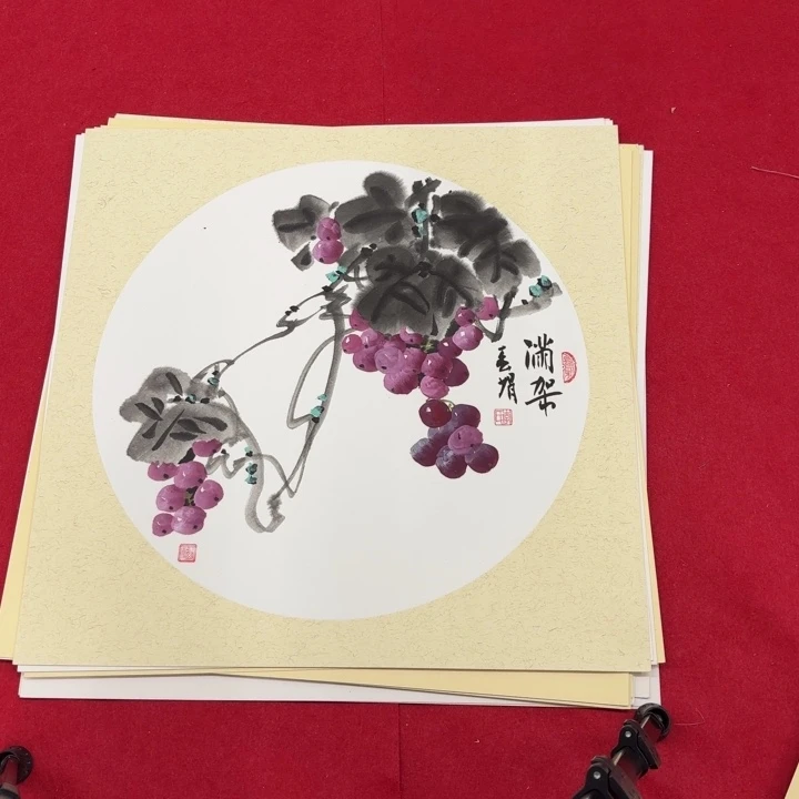 国画花鸟等图案为一体