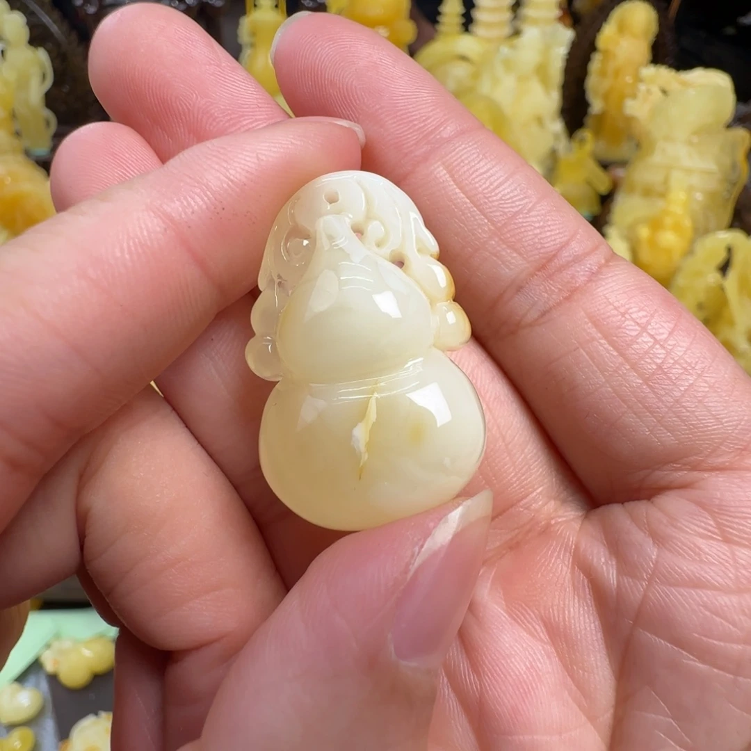 蜜蜡未镶嵌珠宝奇石