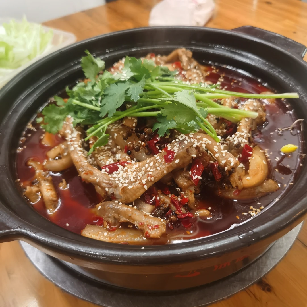 遵义特色鸭脚板火锅，下单请注意查收，切记要用啤酒做汤，禁止用水。