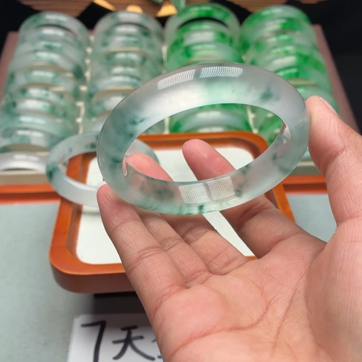 猫***猫石英质玉未镶嵌手镯