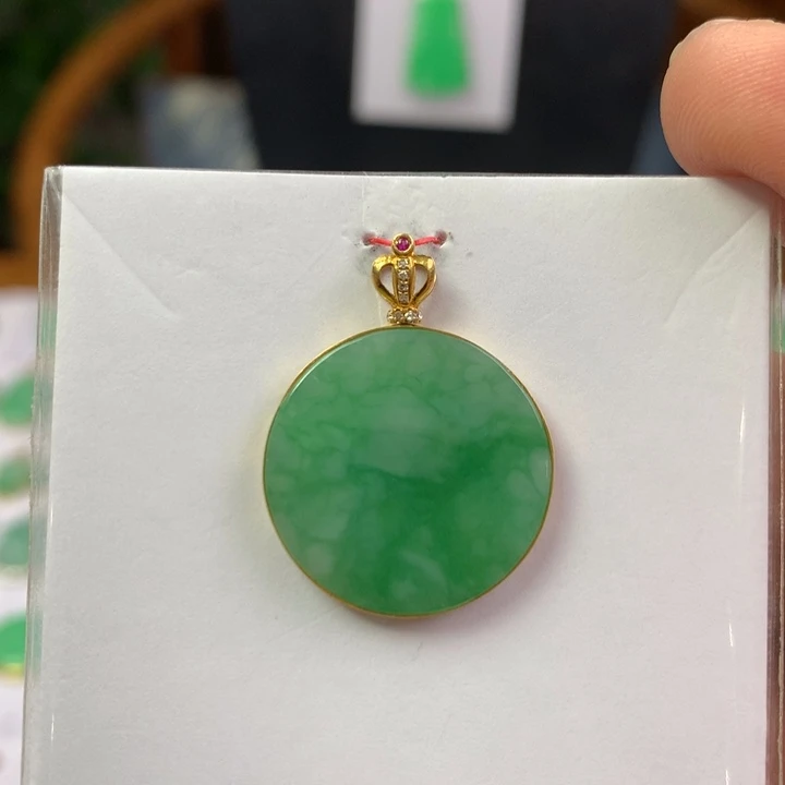 翡翠18K金镶嵌颈饰