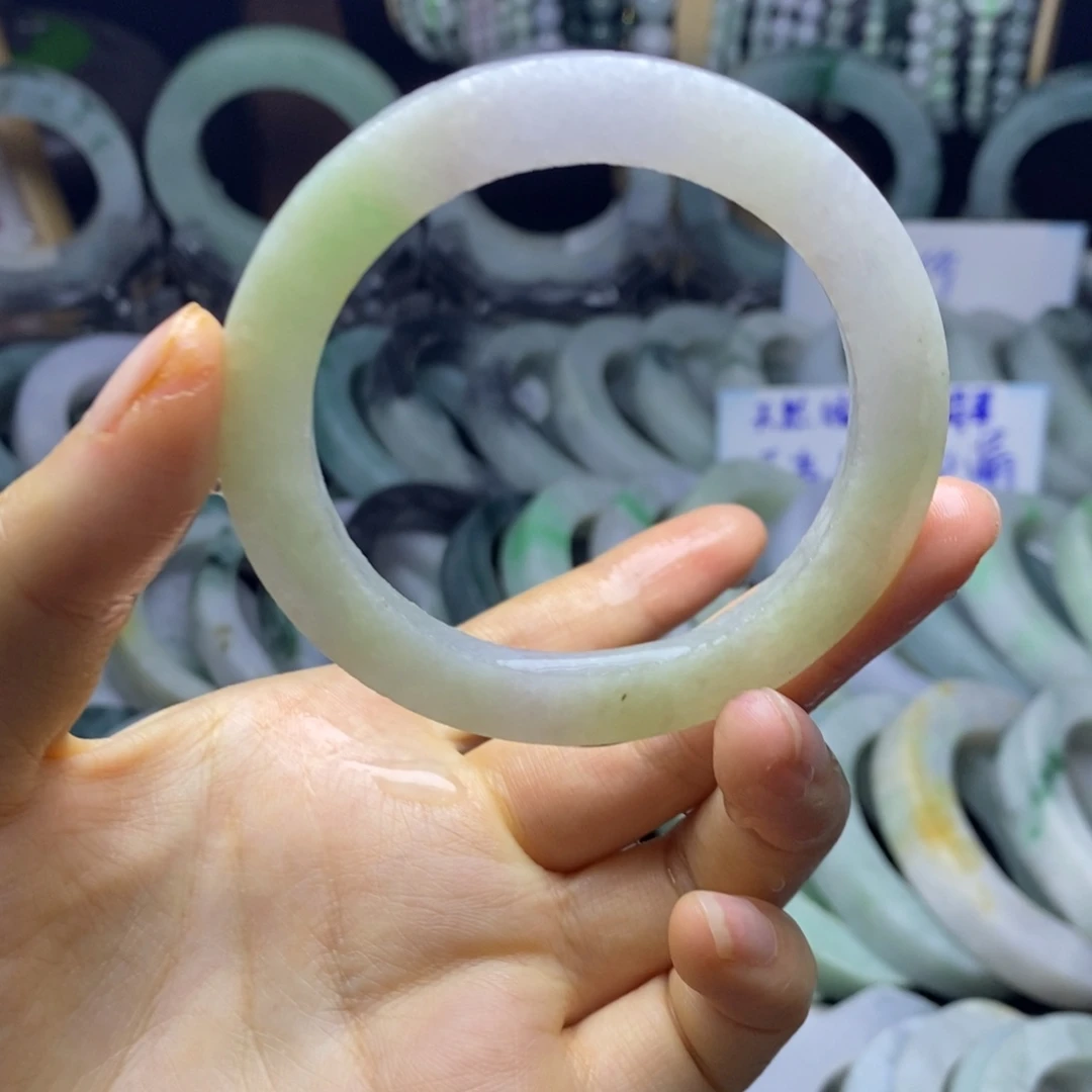 定制翡翠未镶嵌手镯