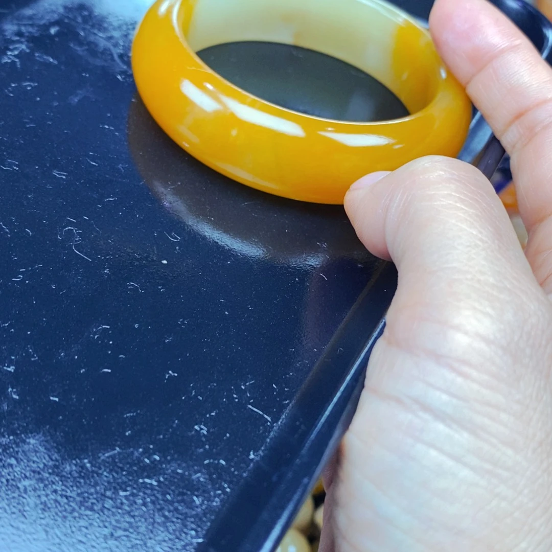 石英质玉（黄龙玉）未镶嵌颈饰