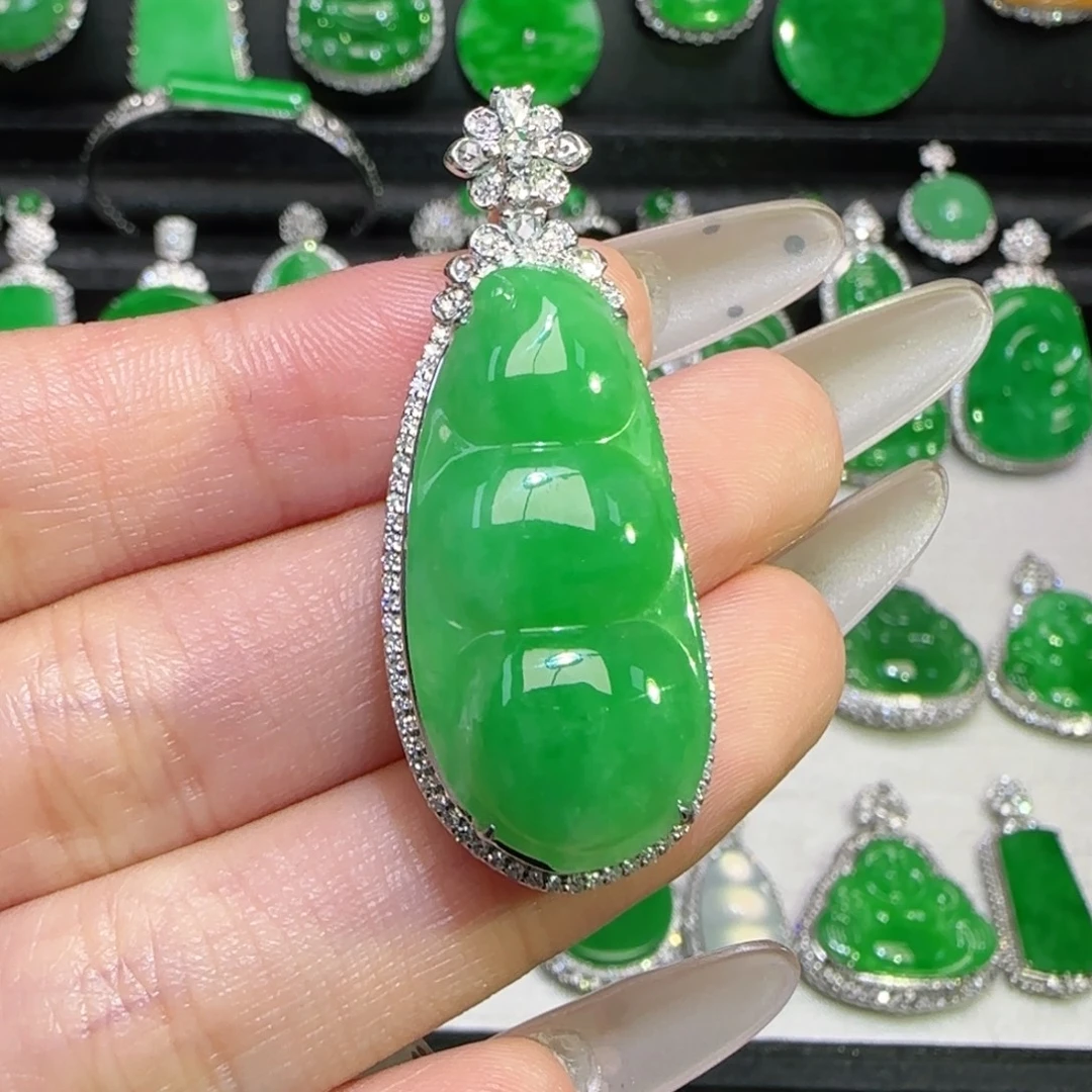 翡翠18K金镶嵌颈饰