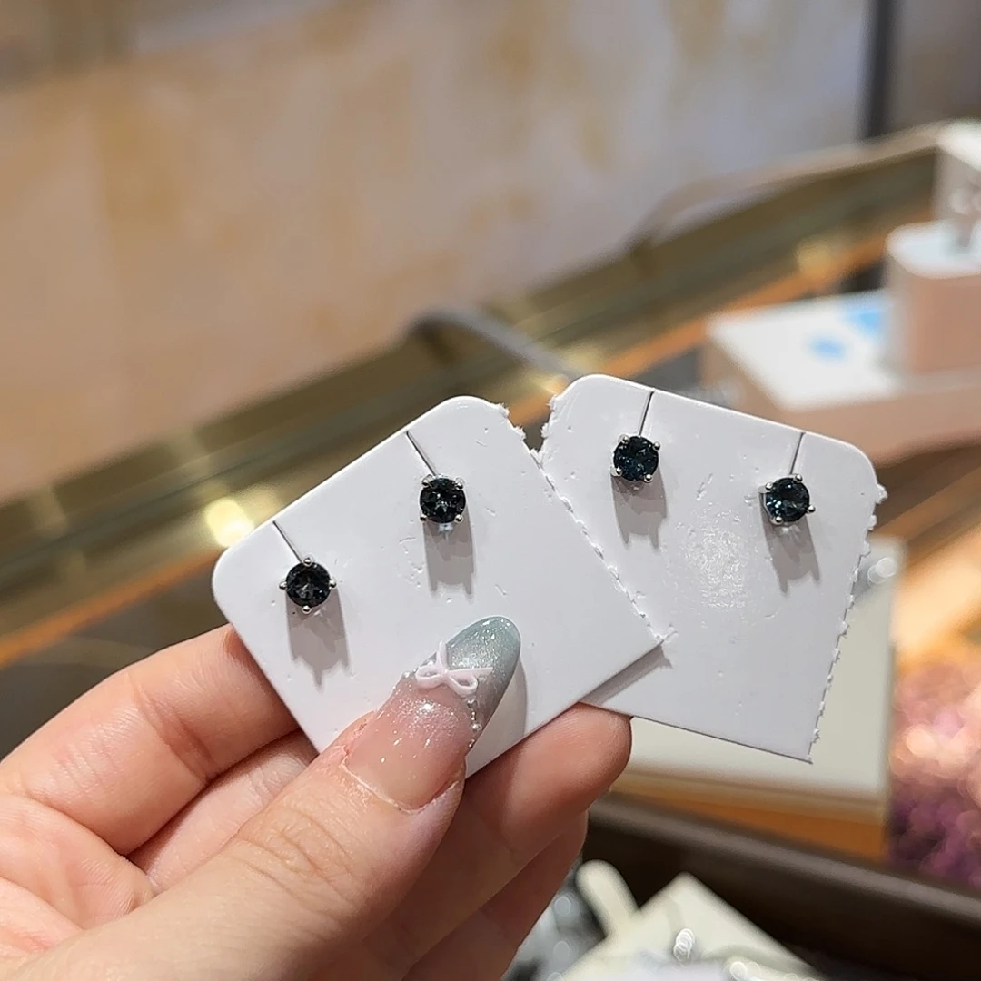 银S925镶嵌托帕石耳钉多样性发一