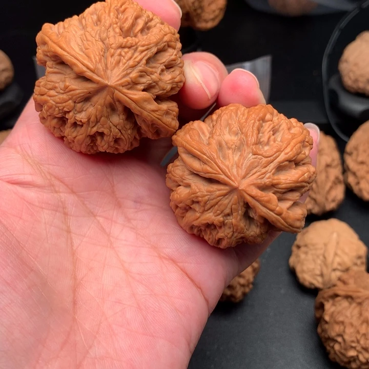 天***道文玩核桃吊坠狮子头