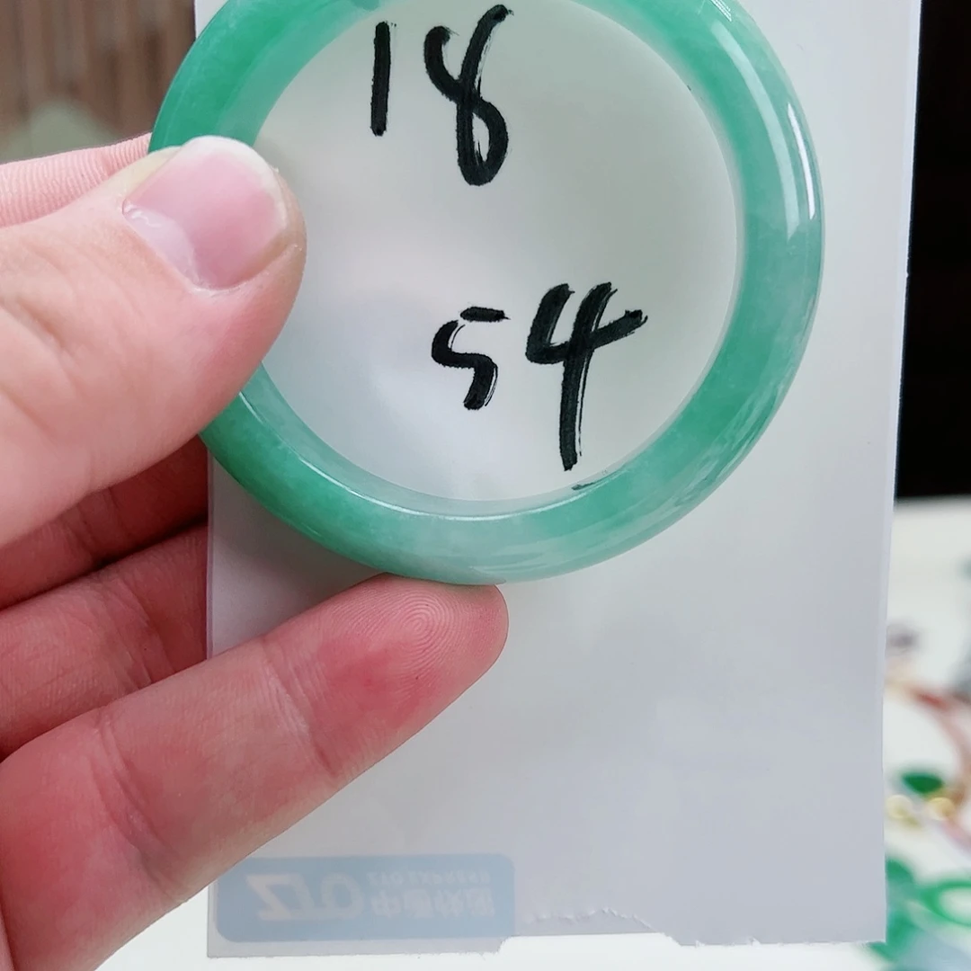 翡翠吊坠(赠链)未镶嵌