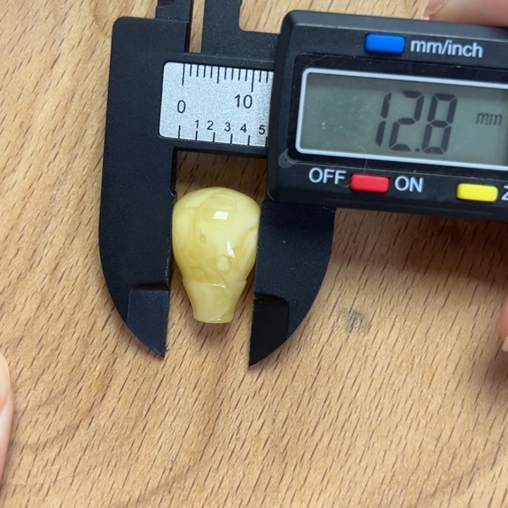 琥珀未镶嵌裸石三通