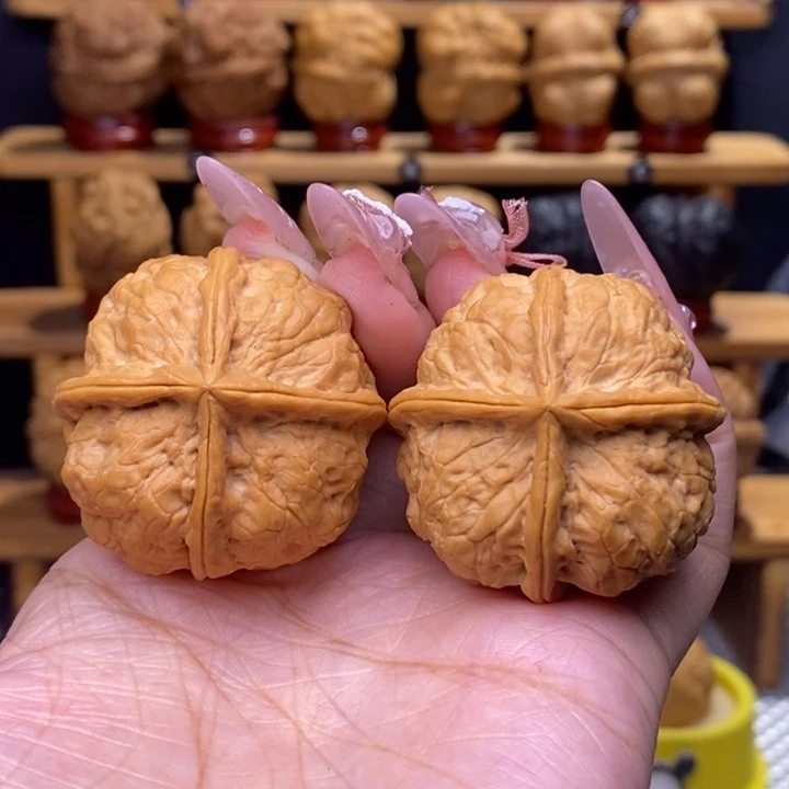 文玩核桃把件玉玺四棱33号40尺