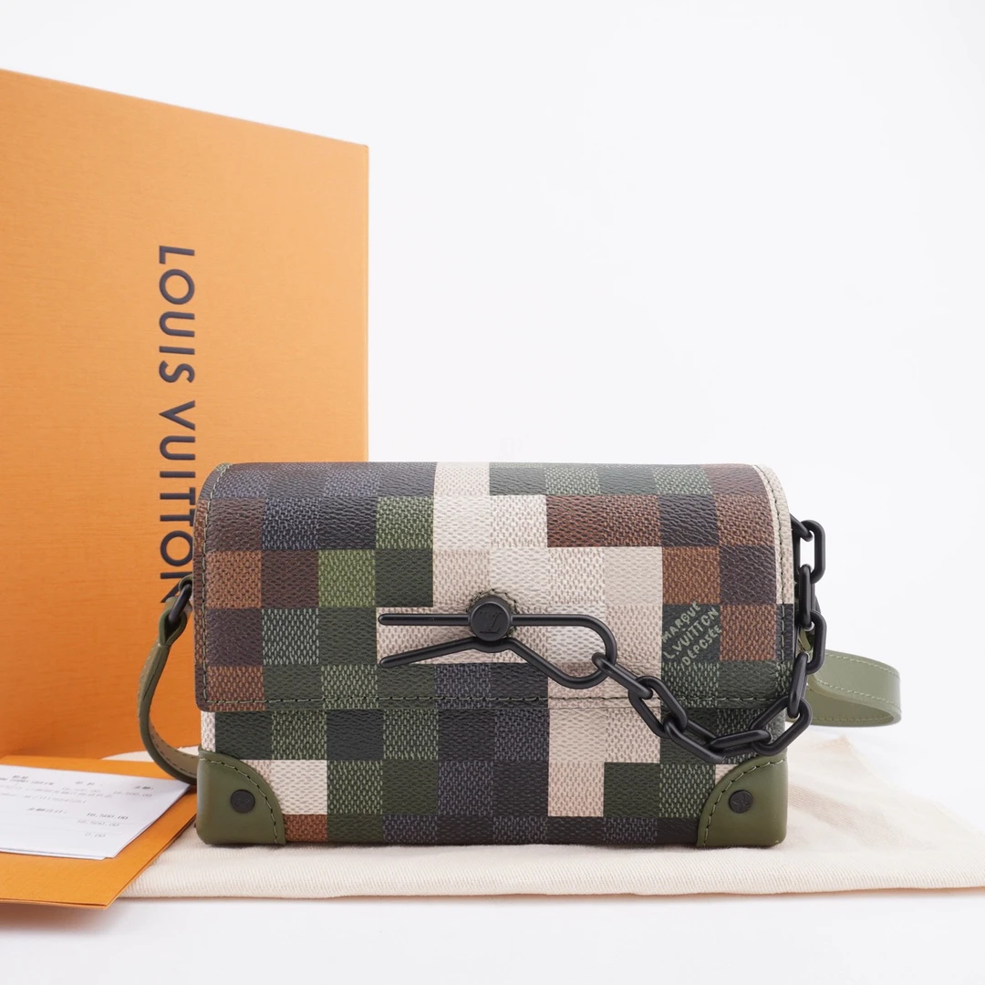 99新 LV steamer联名菲董迷彩系列军绿棋盘格设计单肩斜挎包 F267