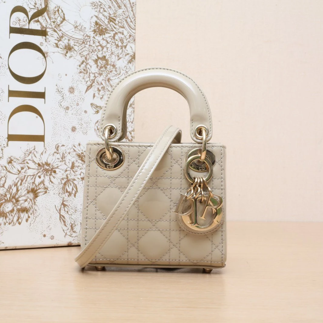 95新 DIOR/迪奥 【娇】戴妃单肩包漆皮 浅金扣 2022 P225683286