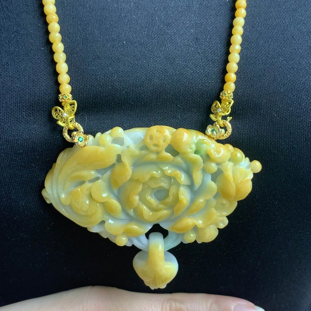 翡翠颈饰未镶嵌翡翠