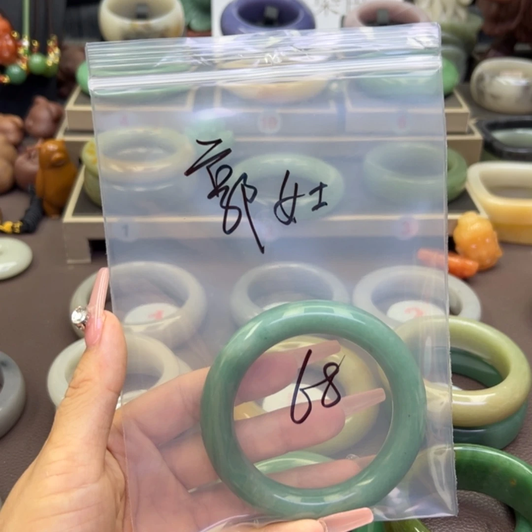 未镶嵌手镯石英岩玉郭*士