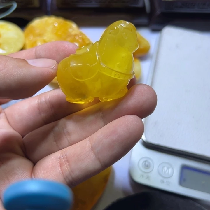 琥珀未镶嵌颈饰琥珀吊坠