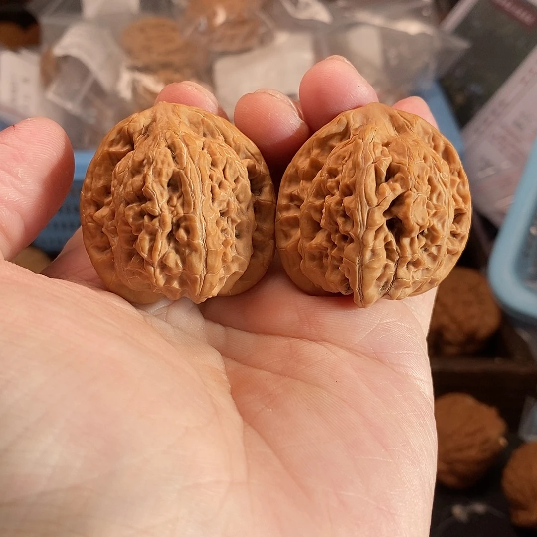 1文玩核桃望月38-374