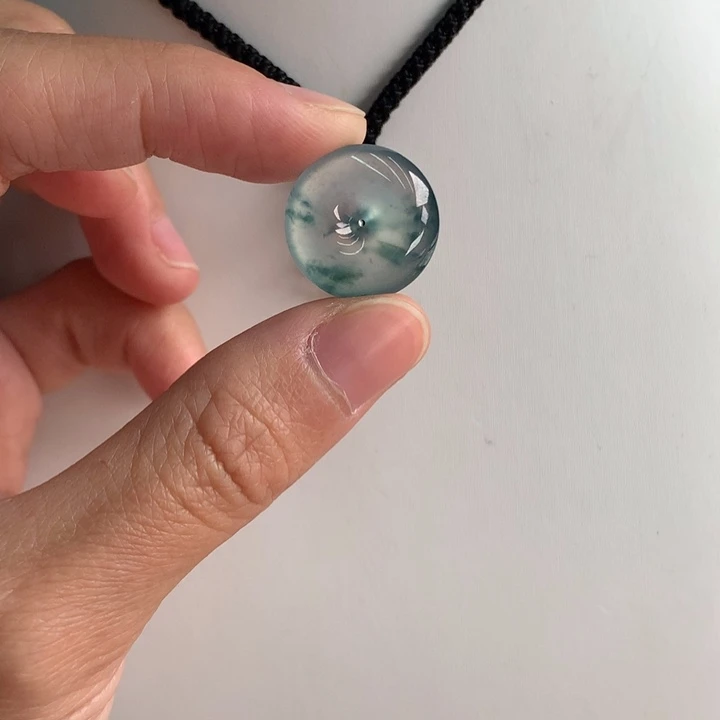 翡翠挂件未镶嵌….