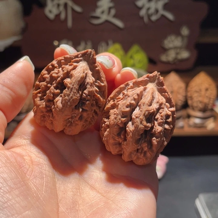 文玩核桃吊坠娇美楸38