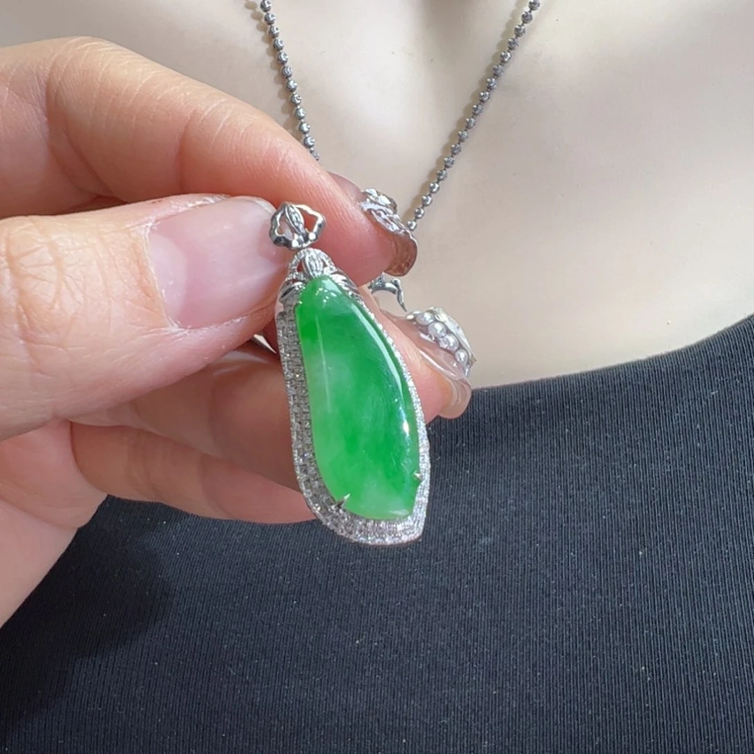 翡翠吊坠(不含链)18K金镶嵌