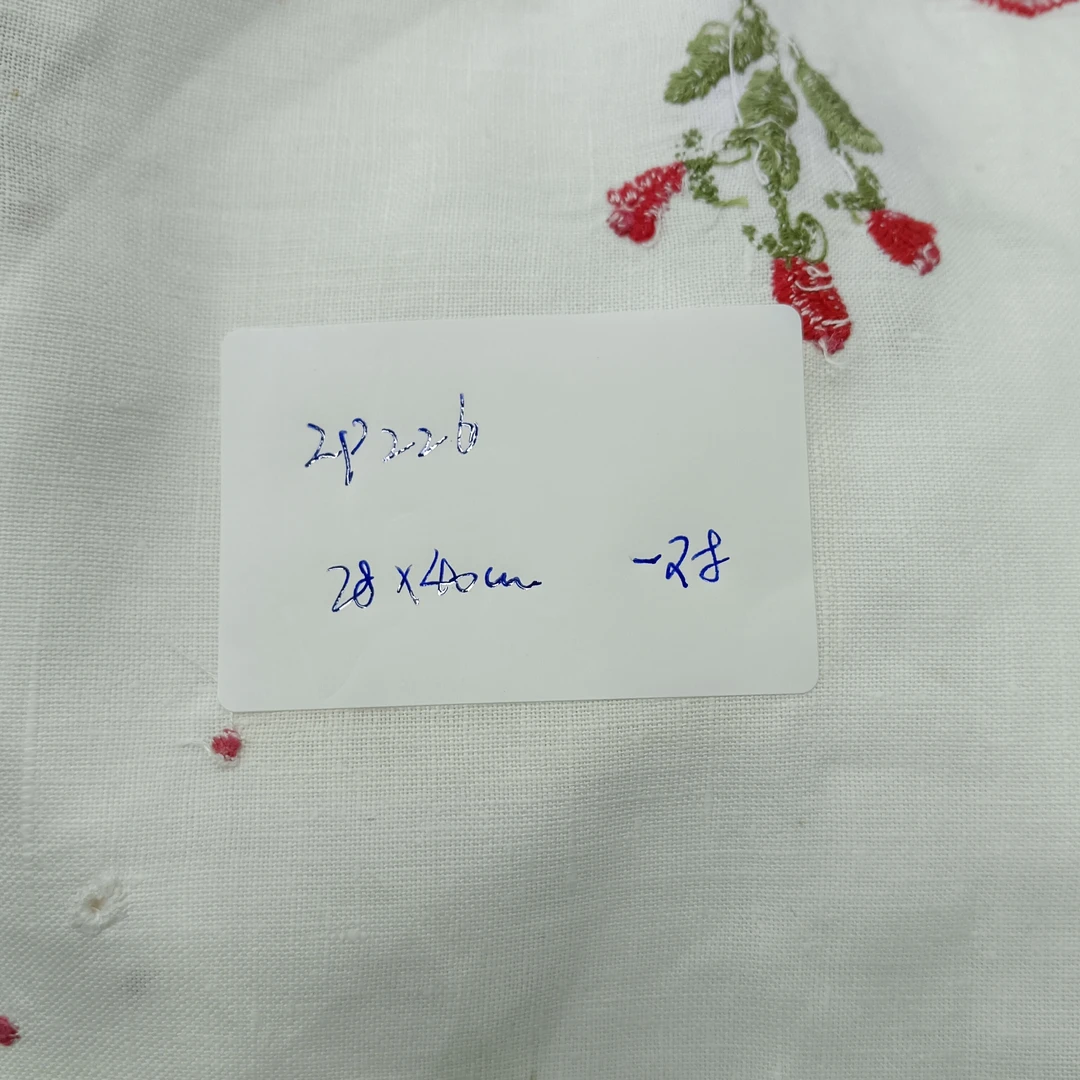 ZP226白色刺绣玫瑰花盘垫28*40CM