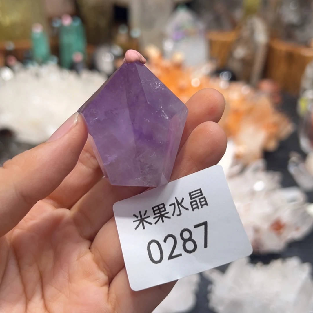 Q****未镶嵌珠宝半成品水晶