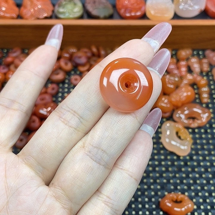 南红玛瑙未镶嵌颈饰平安扣