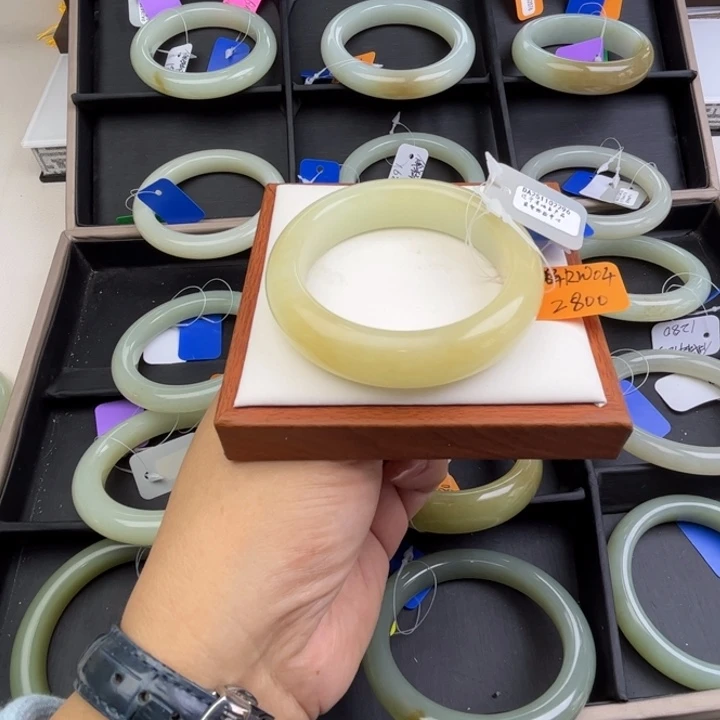 未镶嵌手镯和田玉七点