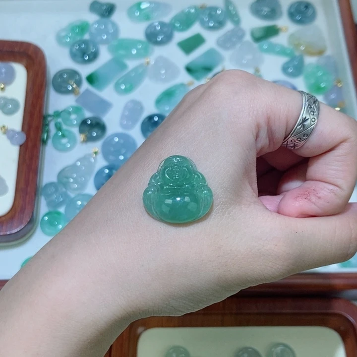 颈饰未镶嵌翡翠佛公