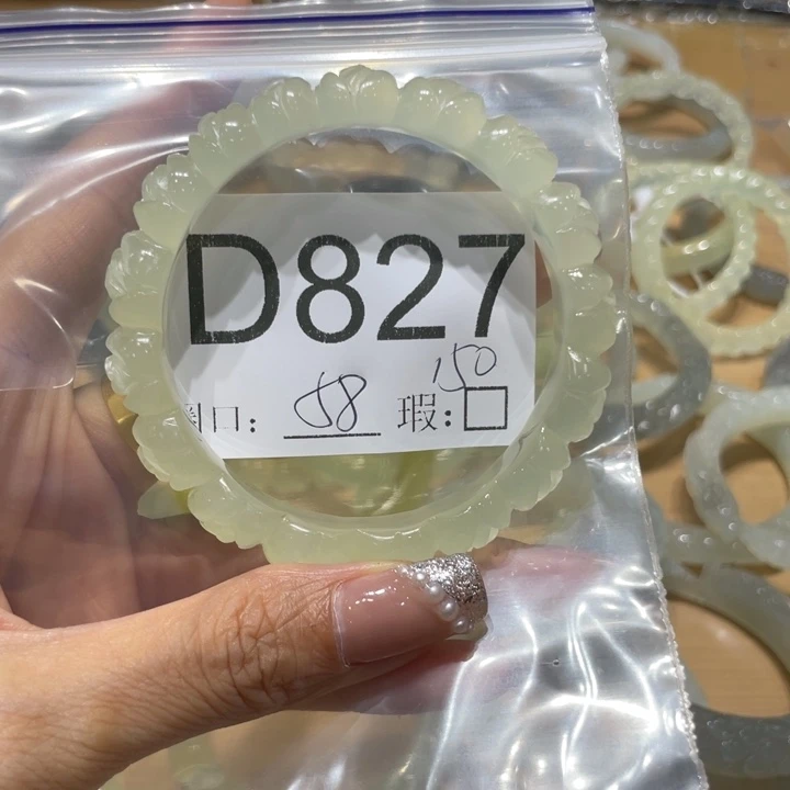 未镶嵌蛇纹石玉手镯蔓*