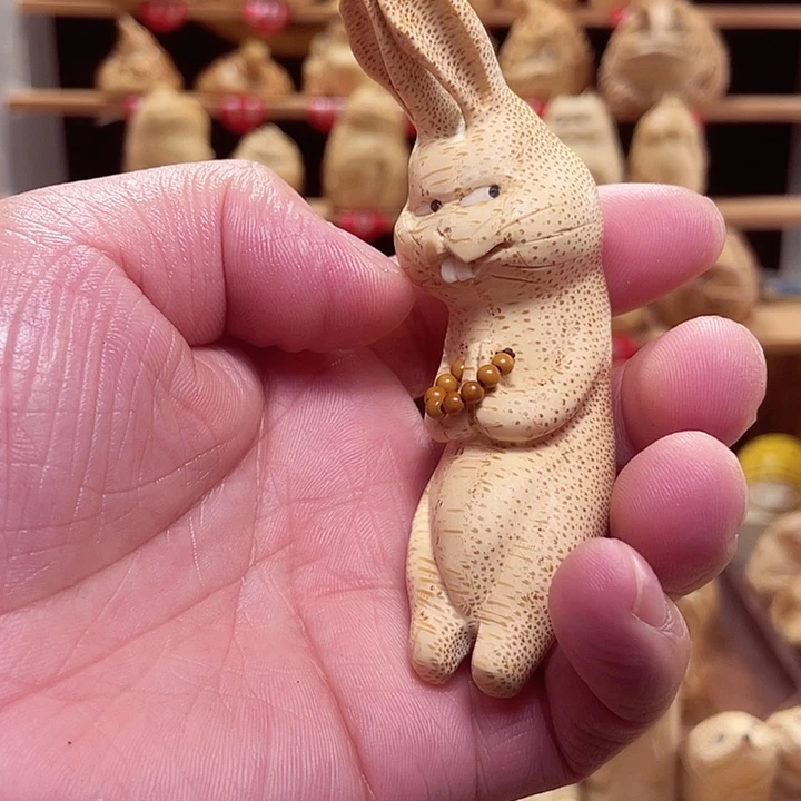 自***之竹竹根雕兔子手把件