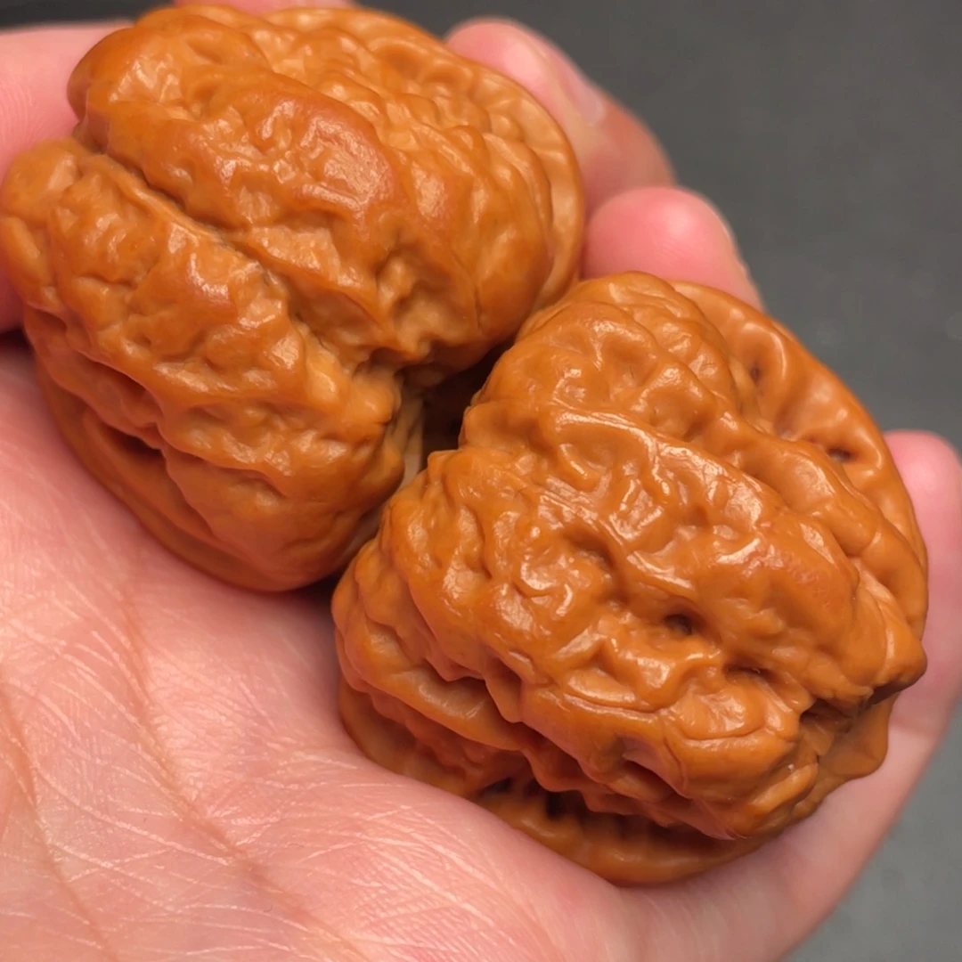 文玩核桃把件秦岭野生文玩核桃