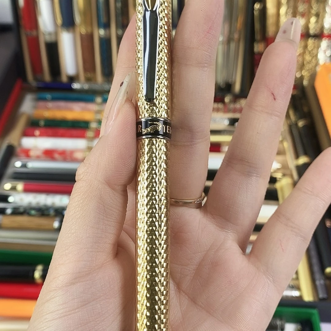 便携式鳄鱼金色雕刻