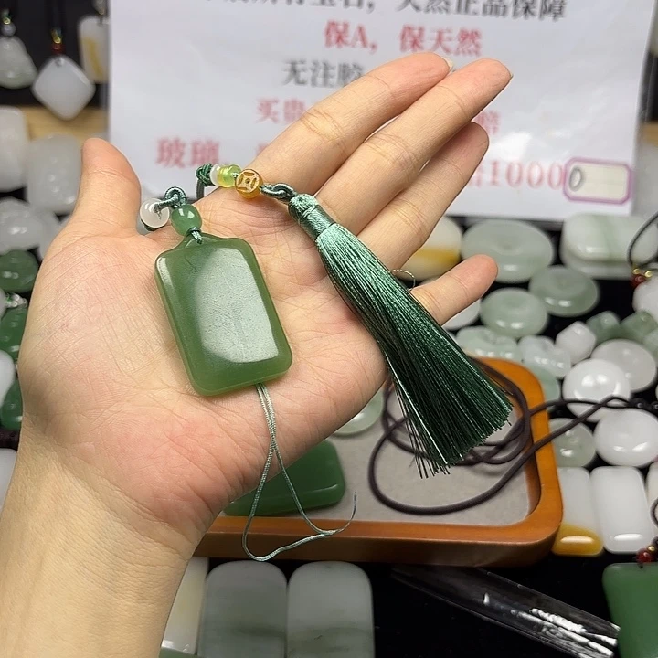 石英质玉未镶嵌颈饰初**