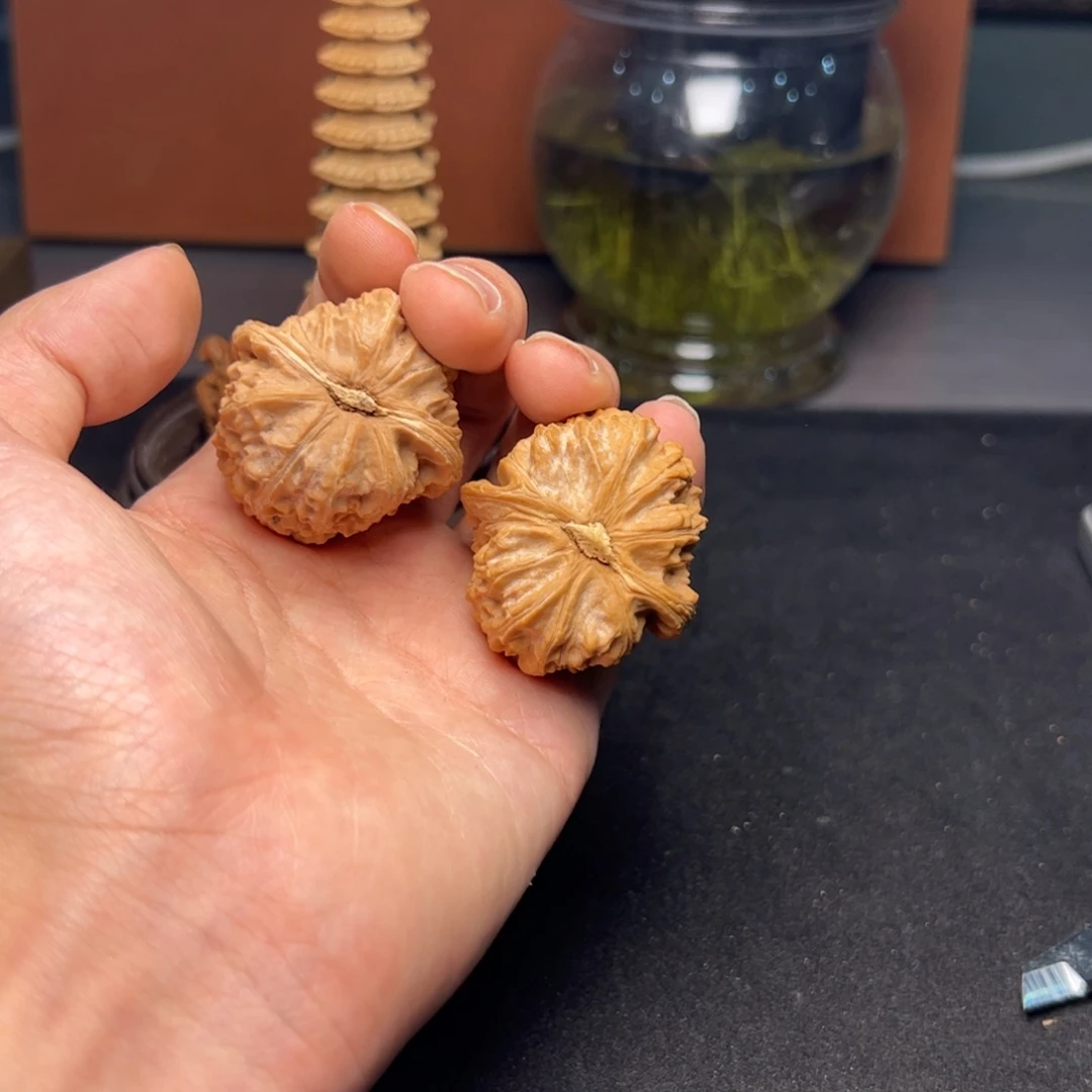 成**利文玩核桃文玩手串