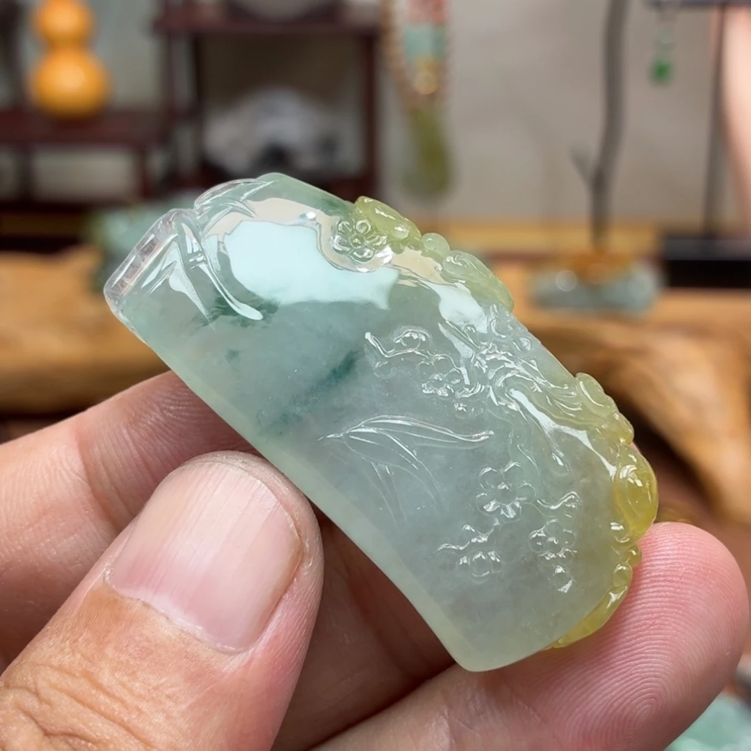 翡翠未镶嵌颈饰挂件