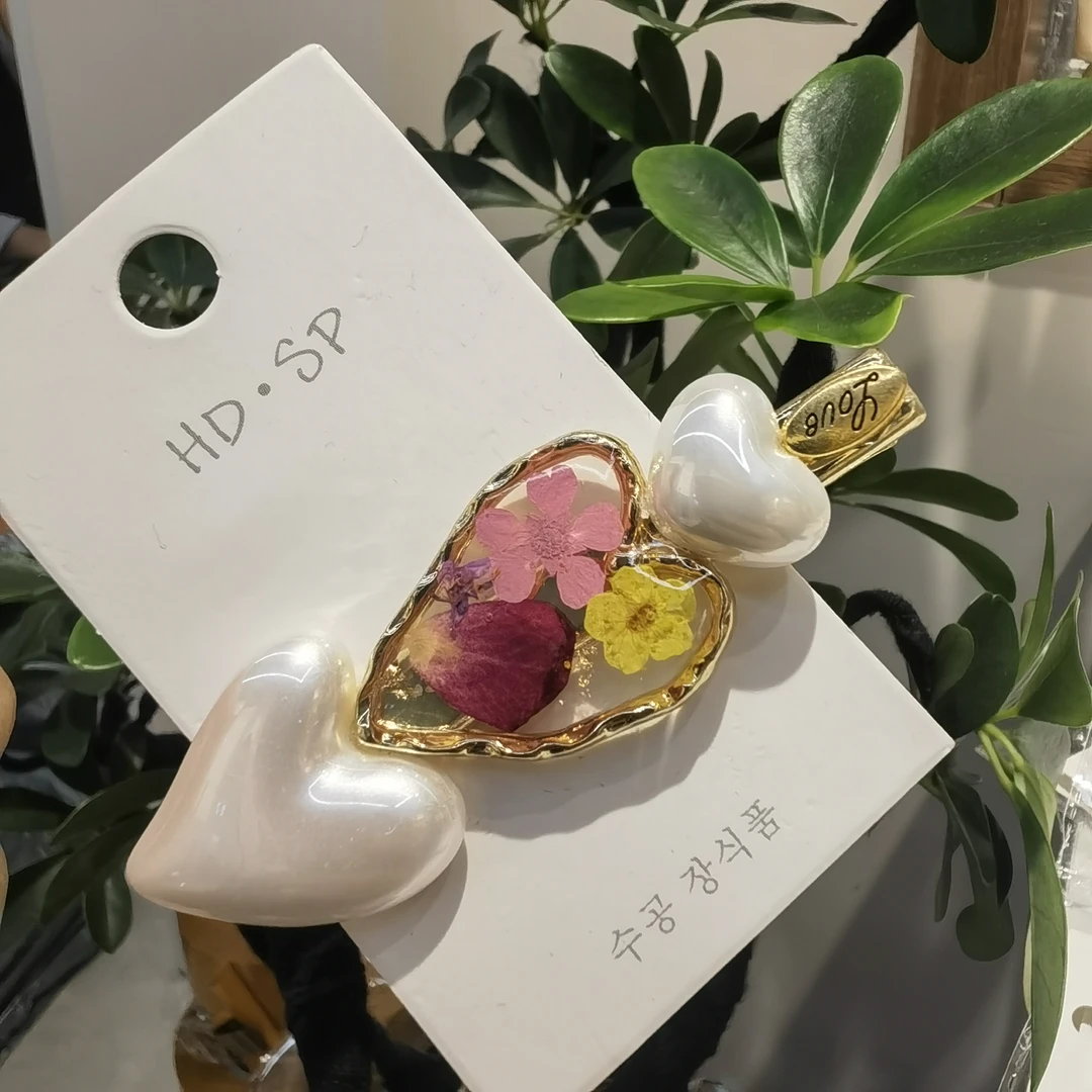 E877白色爱心干花边夹
