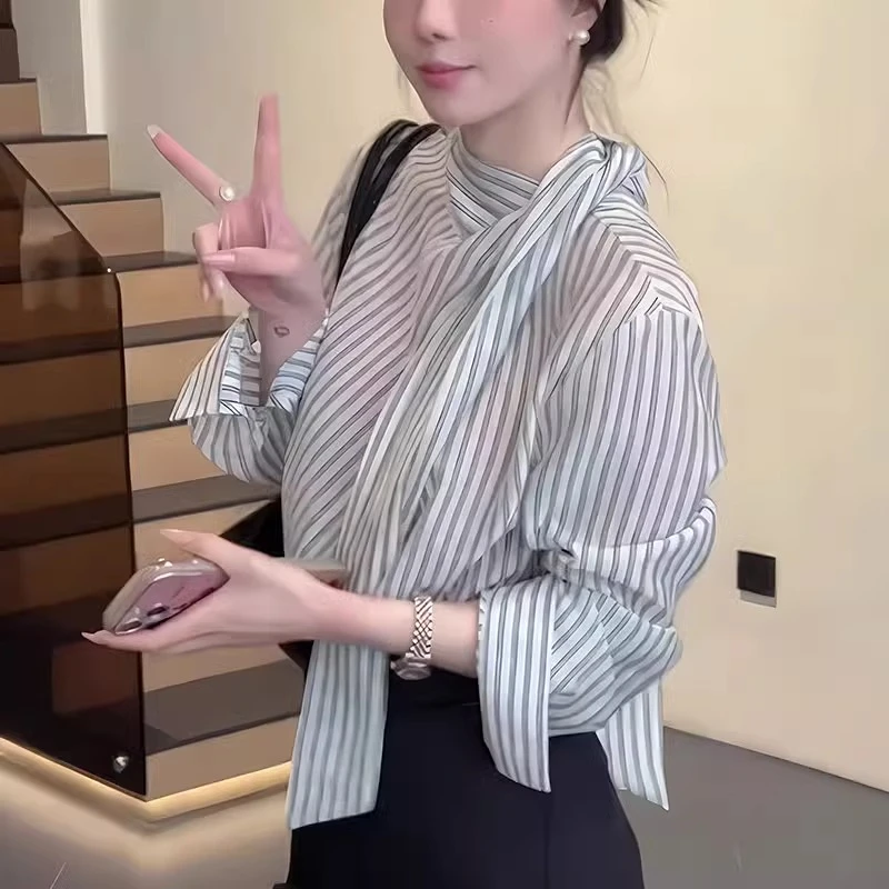 女士条纹飘带衬衫春季新款宽松显瘦时尚职业法式别致小衫洋气上衣