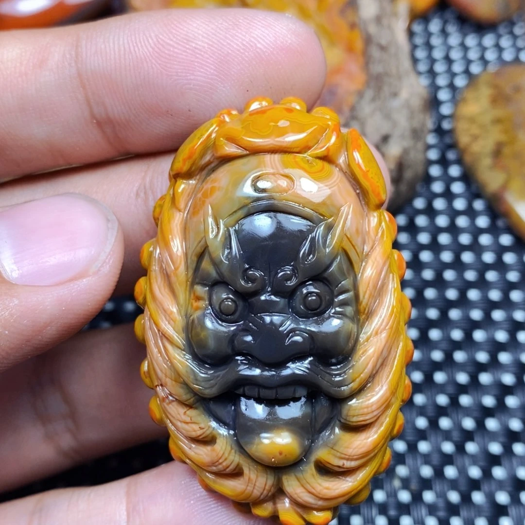 未镶嵌颈饰玛瑙/玉髓狼**抱
