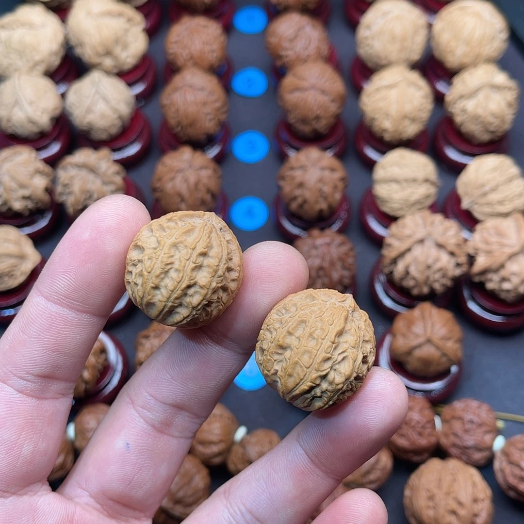 文玩核桃把件小松塔