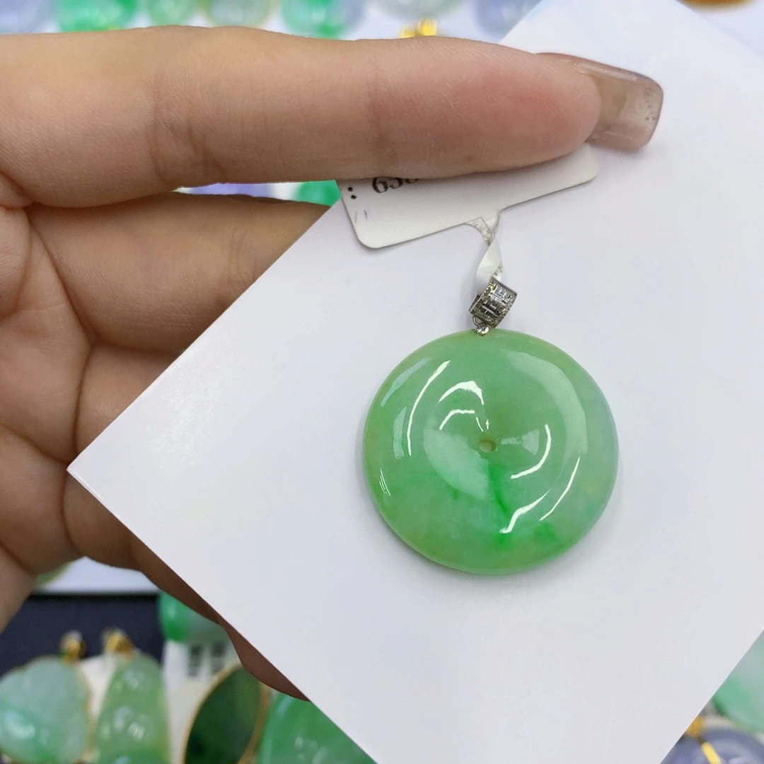 翡翠18K金镶嵌颈饰翡翠