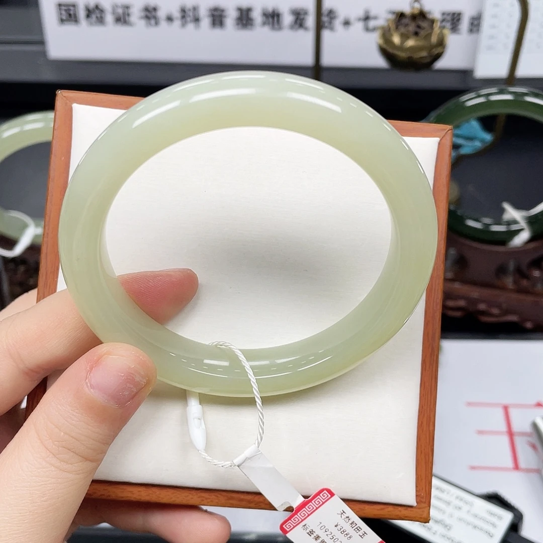 和田玉未镶嵌手镯